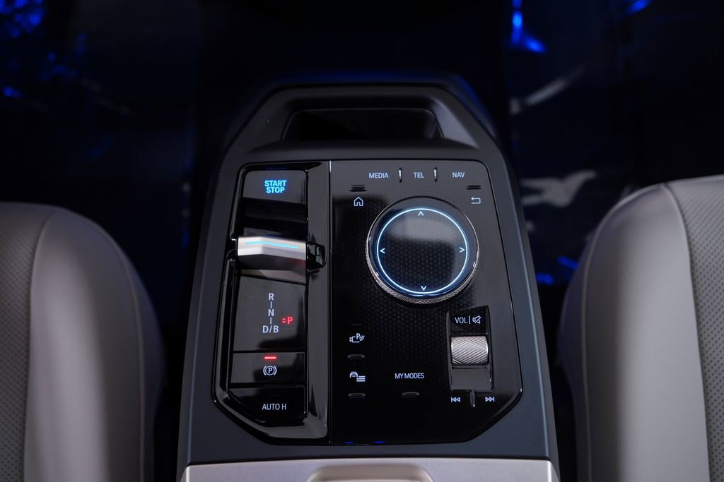 Used 2026 BMW iX xDrive60 image 13