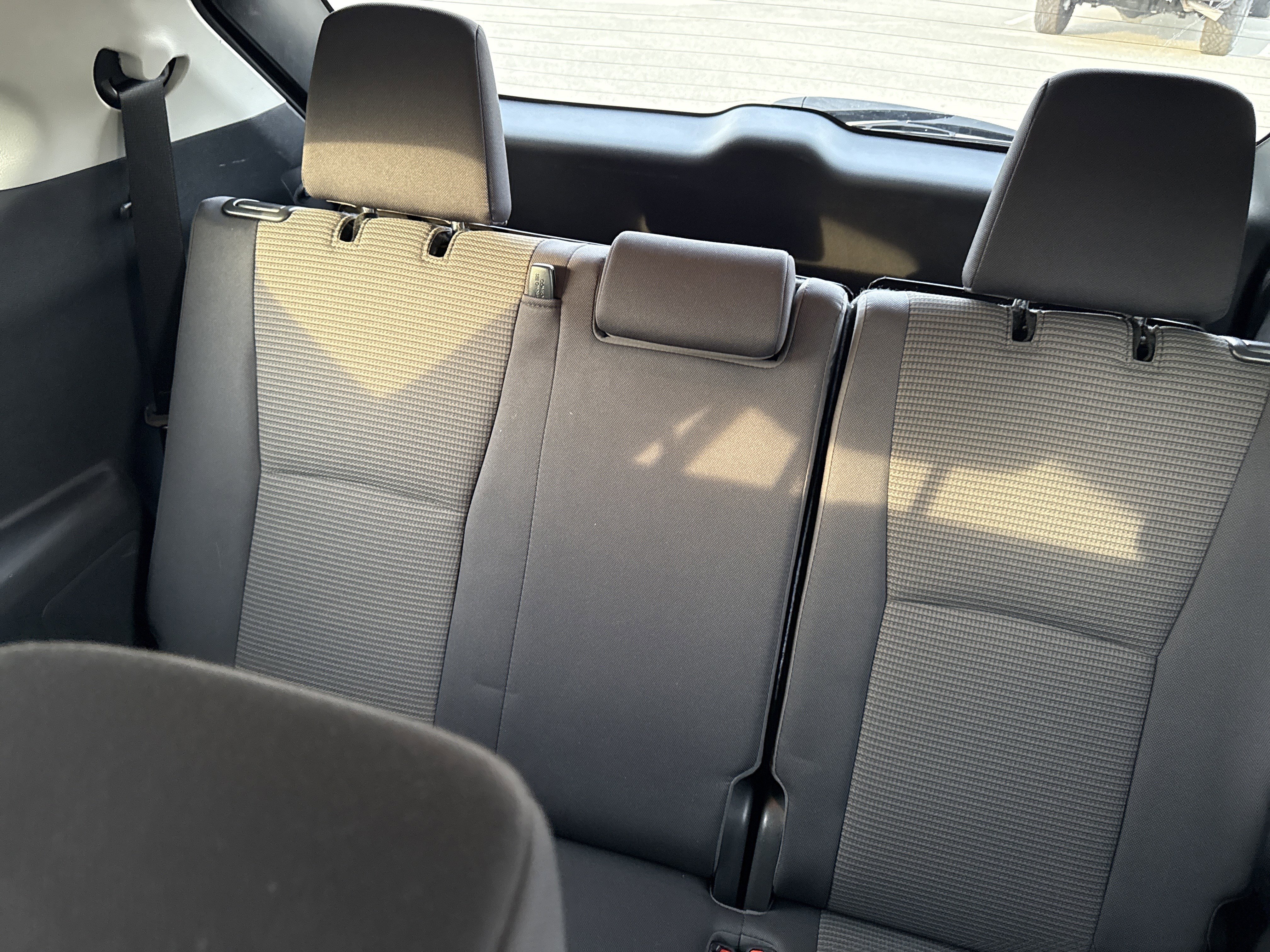 Used 2023 Toyota Highlander LE FWD image 30