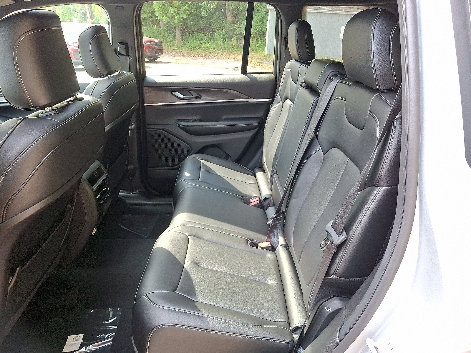 New 2025 Jeep Grand Cherokee Limited w/ Black Appearance Package AWD/4WD image 6