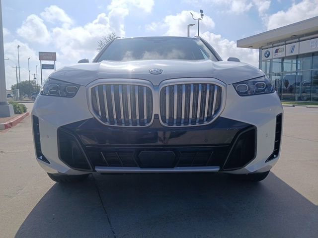 New 2026 BMW X5 xDrive50e image 2