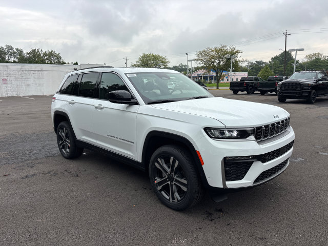 New 2027 Jeep Grand Cherokee Limited AWD/4WD image 2