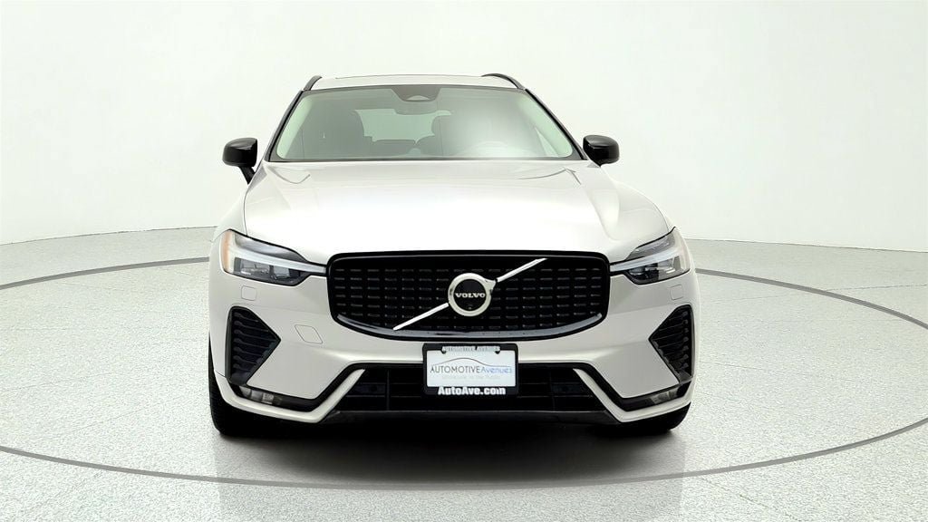 Used 2025 Volvo XC60 B5 Ultra w/ Climate Package AWD/4WD image 2