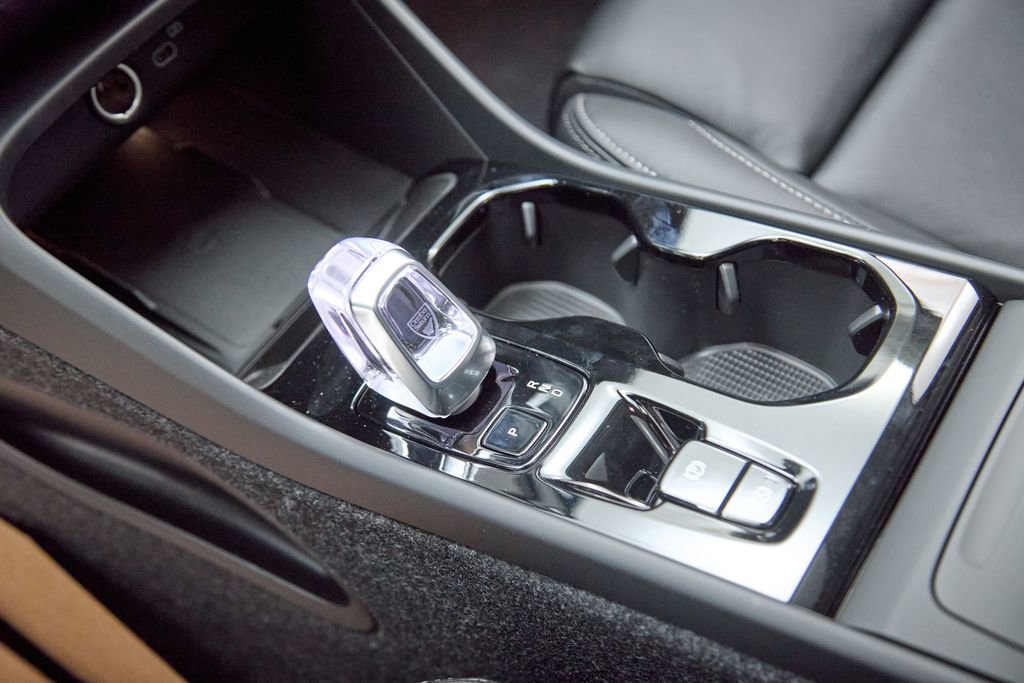 New 2026 Volvo XC40 B5 Ultra w/ Climate Package image 17