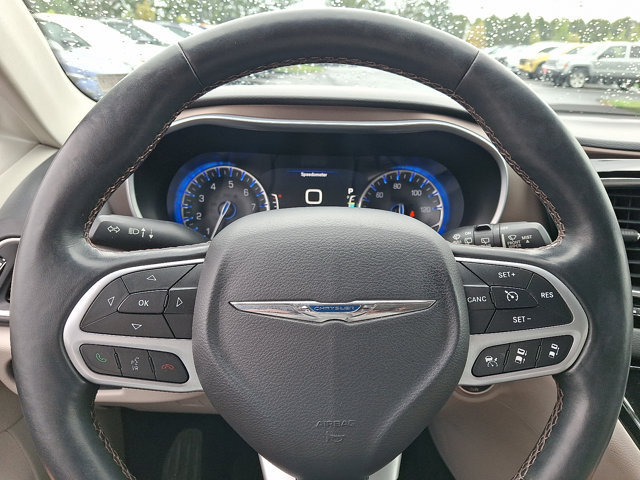 Used 2017 Chrysler Pacifica Touring-L Plus w/ Advanced Safetytec Group FWD image 22