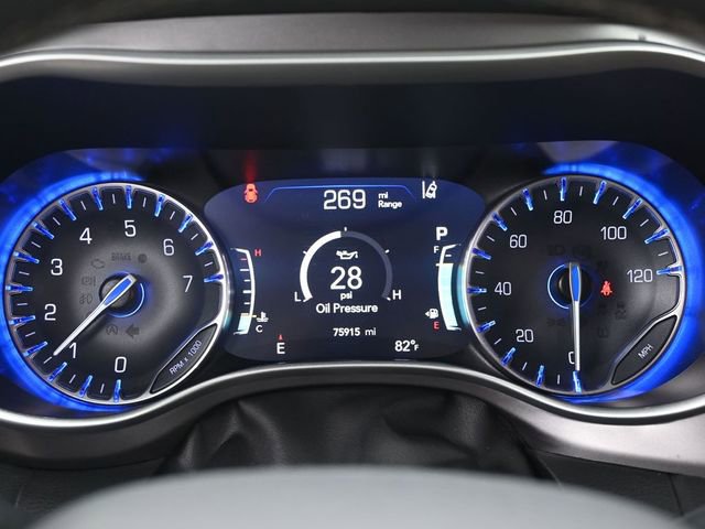 Used 2023 Chrysler Pacifica Touring-L image 17