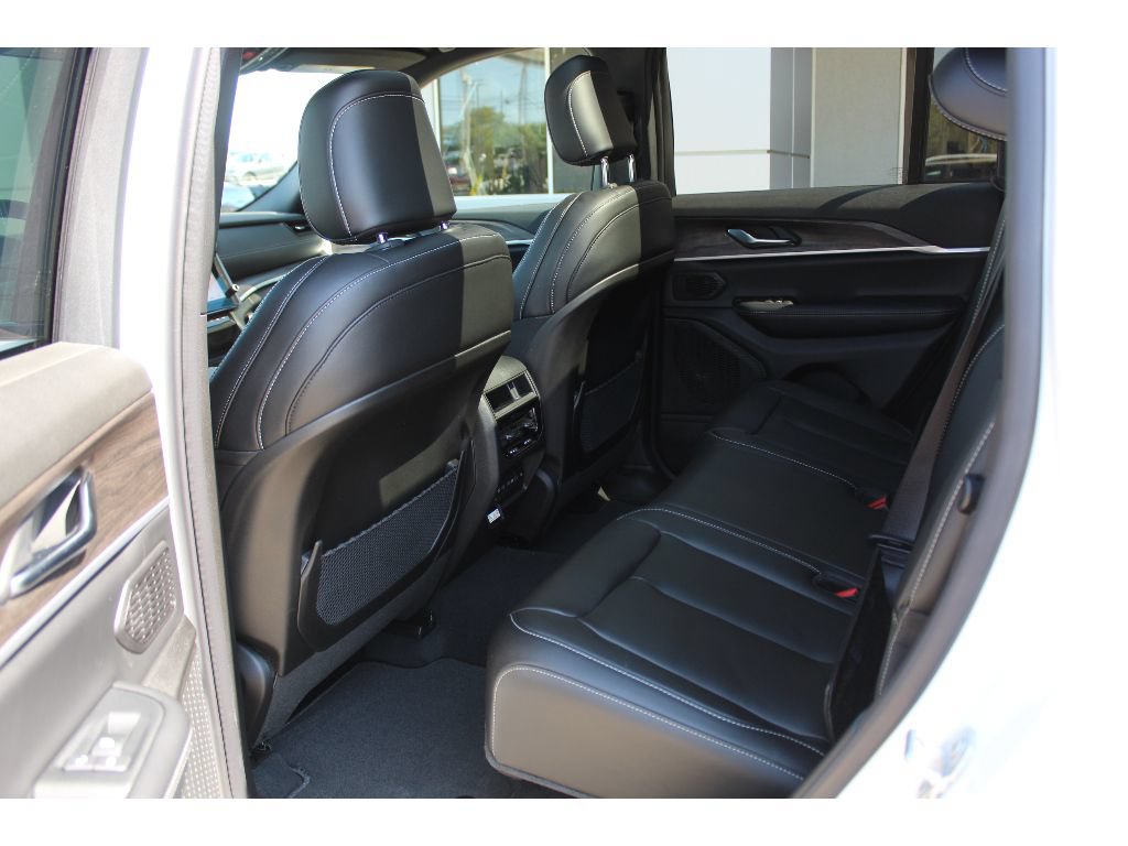 New 2026 Jeep Grand Cherokee Limited AWD/4WD image 17