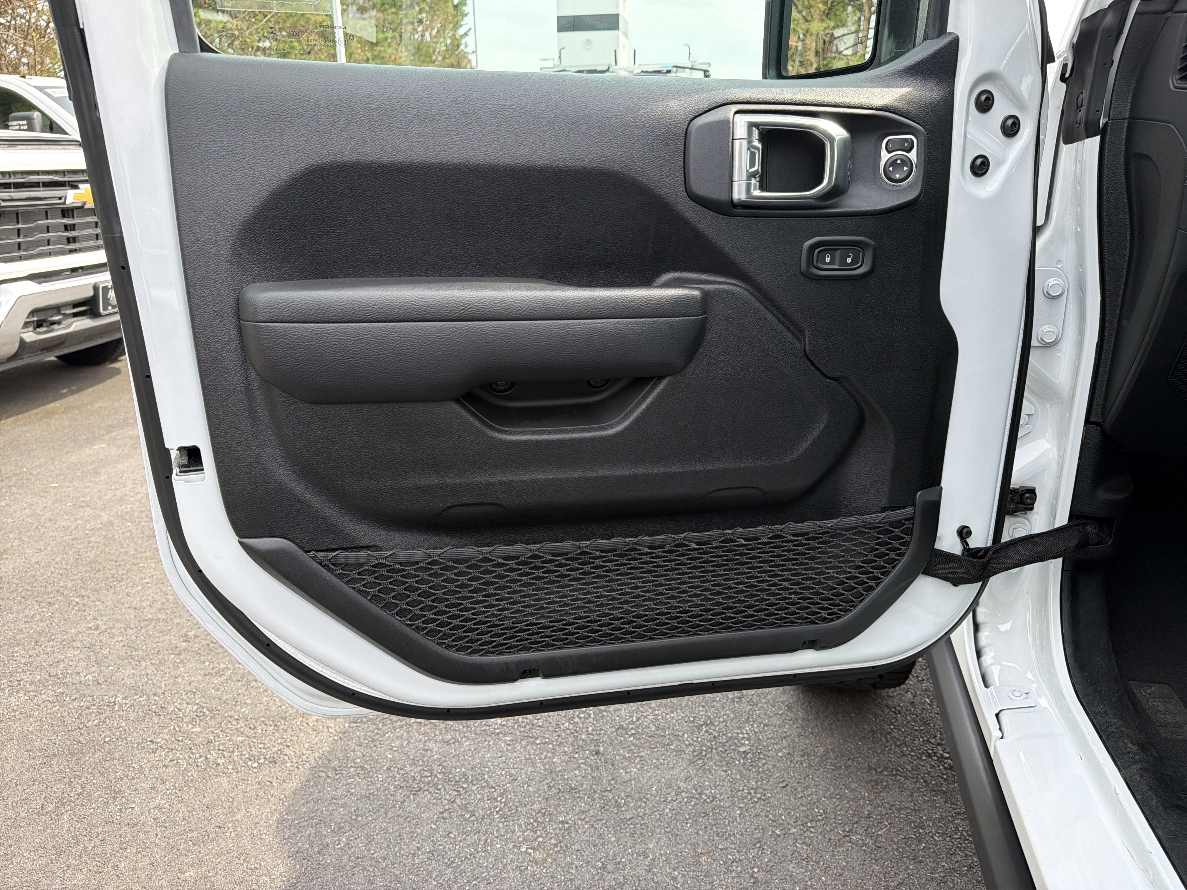 Used 2026 Jeep Gladiator Mojave AWD/4WD image 14