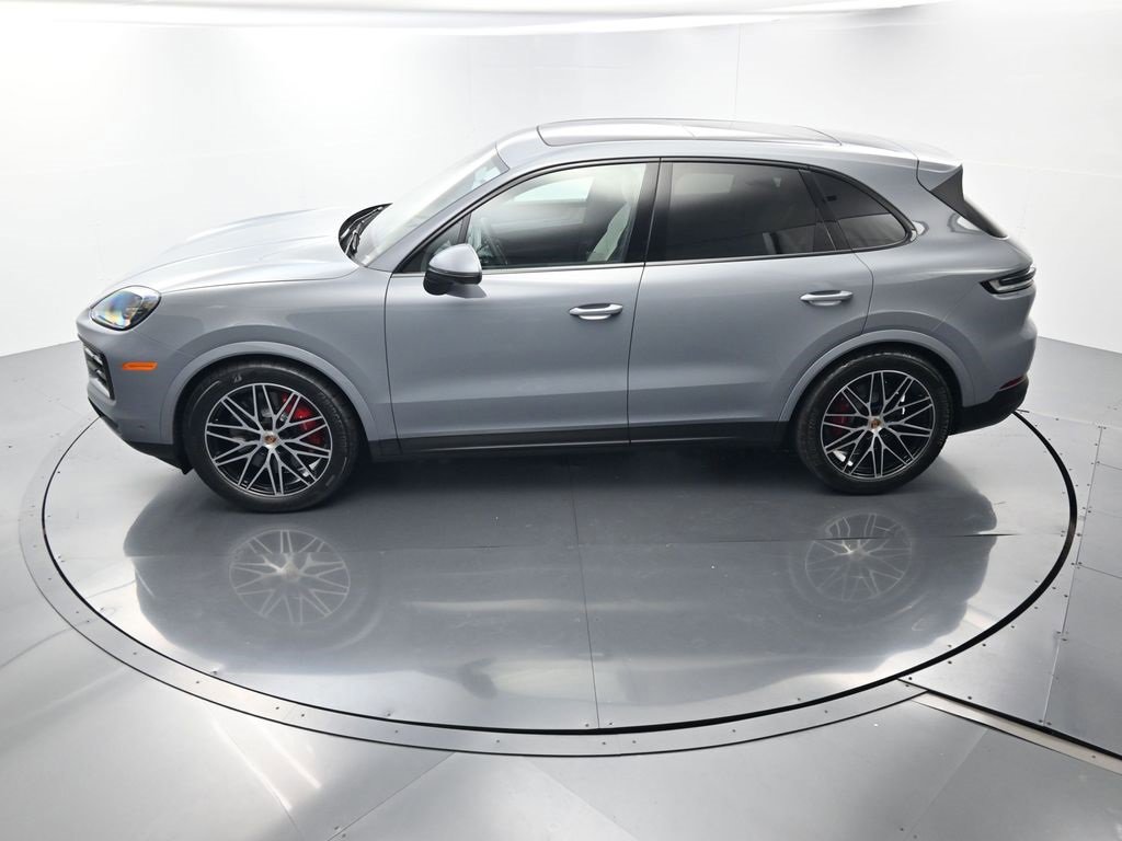 Used 2025 Porsche Cayenne S image 34