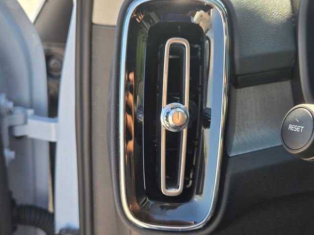 New 2026 Volvo XC40 B4 Core w/ Climate Package FWD image 26