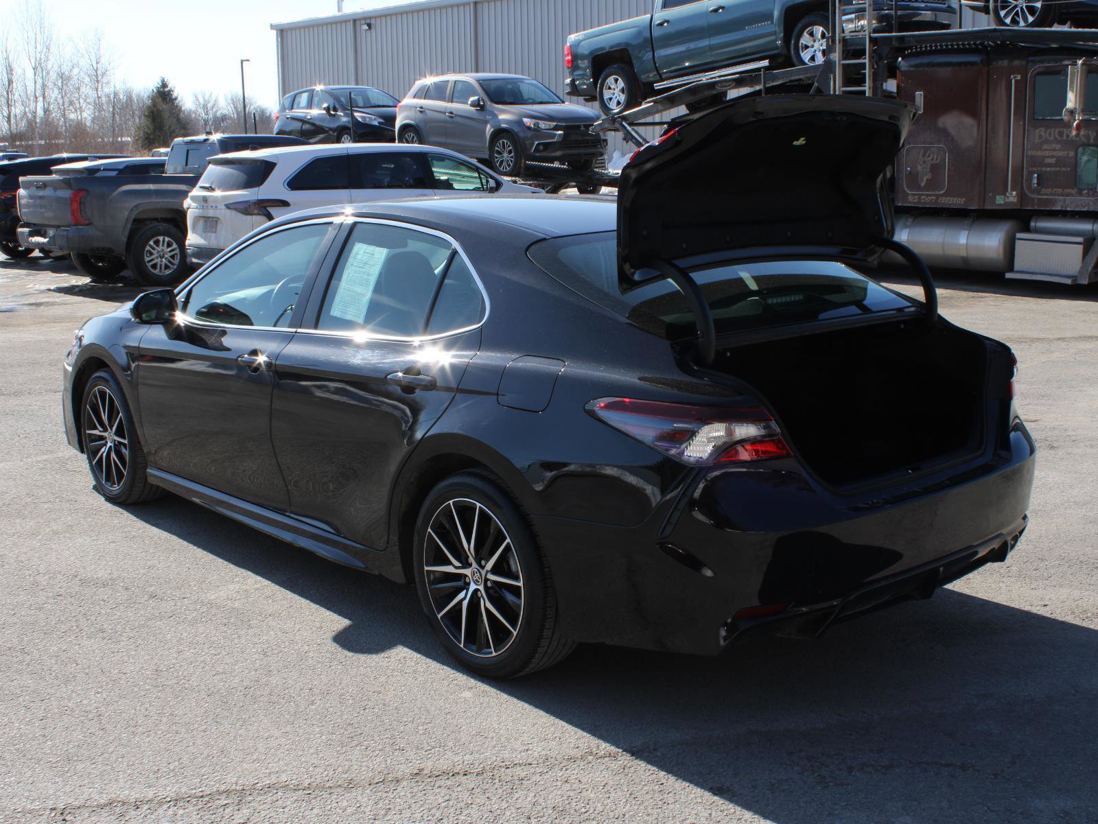 Used 2024 Toyota Camry SE w/ Cold Weather Package AWD/4WD image 7