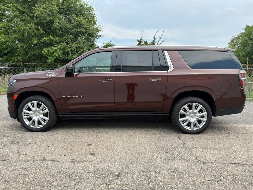 Used 2022 Chevrolet Suburban High Country AWD/4WD image 5