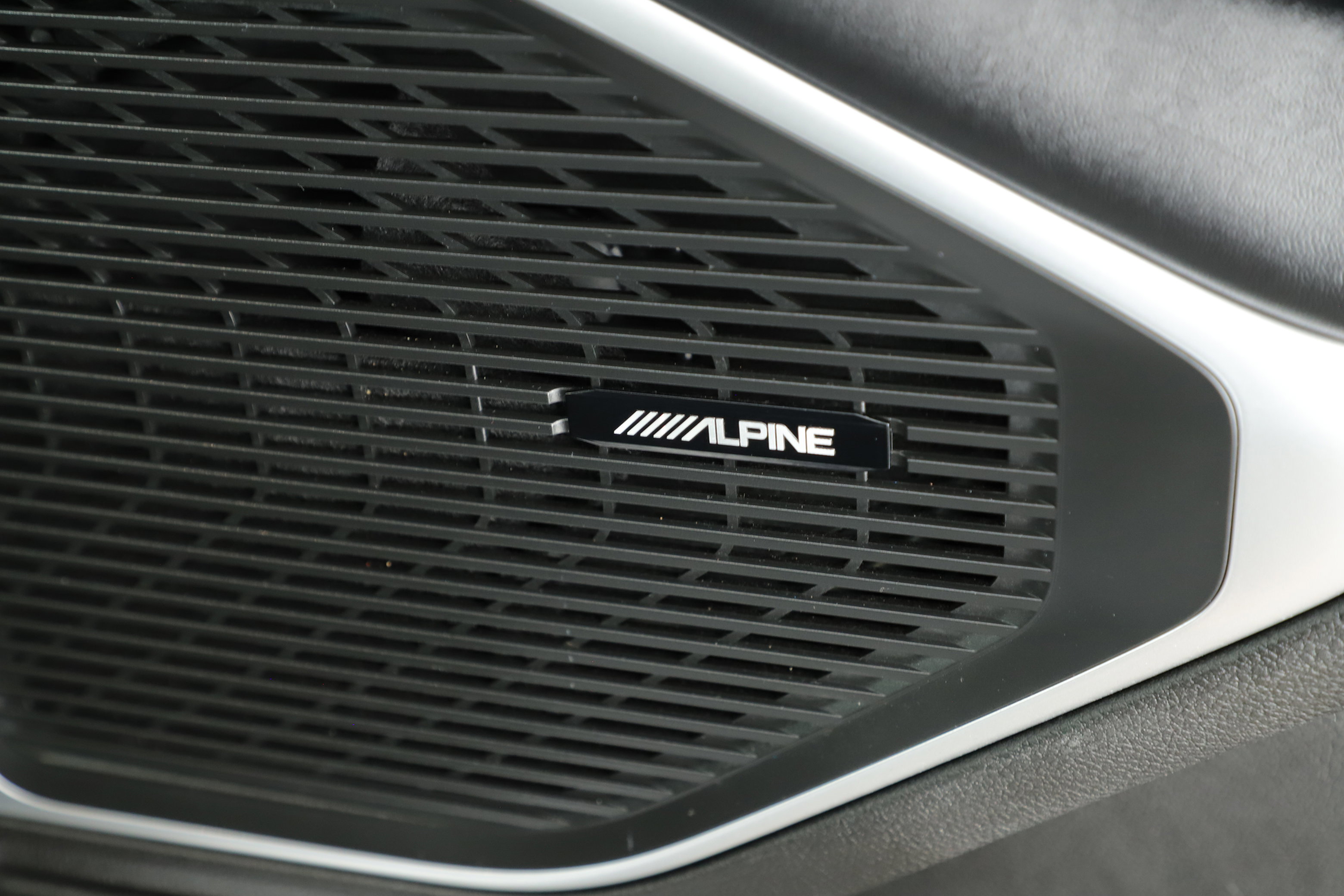 Used 2024 Jeep Wagoneer Series II w/ Flexible Seating Group image 9