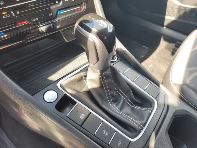 Used 2025 Volkswagen Jetta SE FWD image 20