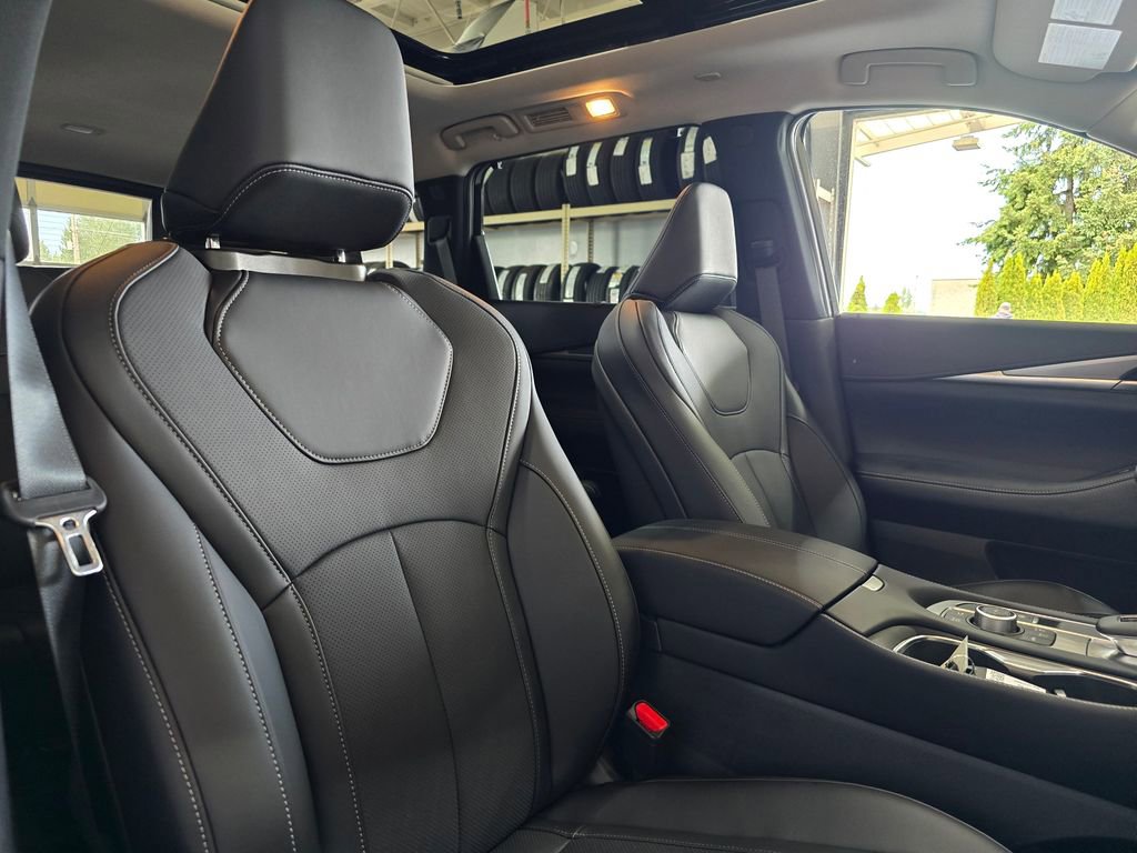 New 2026 INFINITI QX60 Luxe w/ Family Package image 29