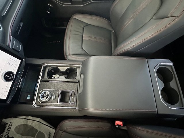 Used 2024 Ford Expedition Limited image 12