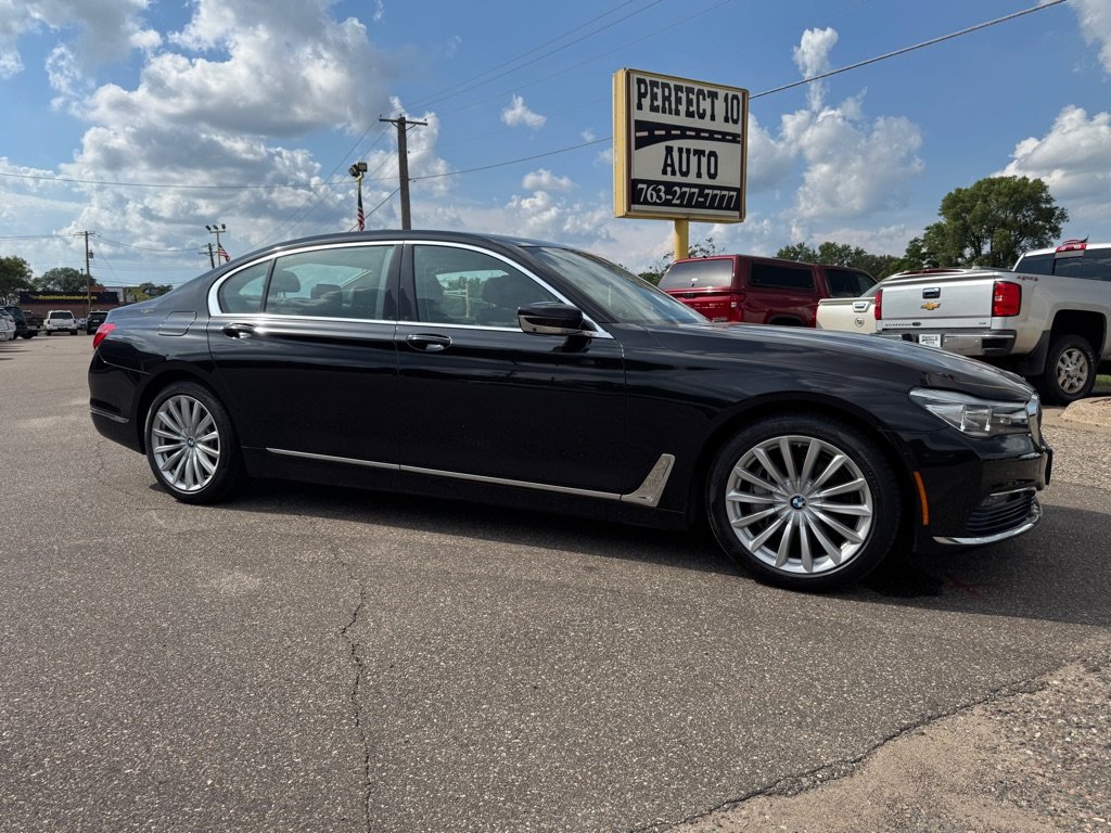 Used 2017 BMW 740i xDrive image 3