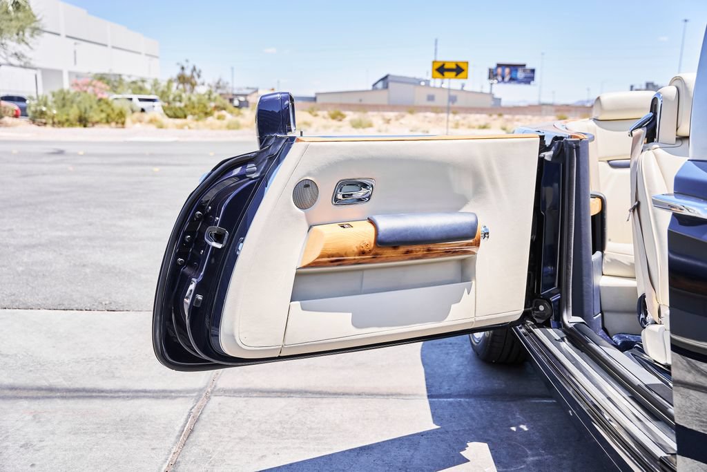 Used 2009 Rolls-Royce Phantom Drophead Coupe RWD image 25