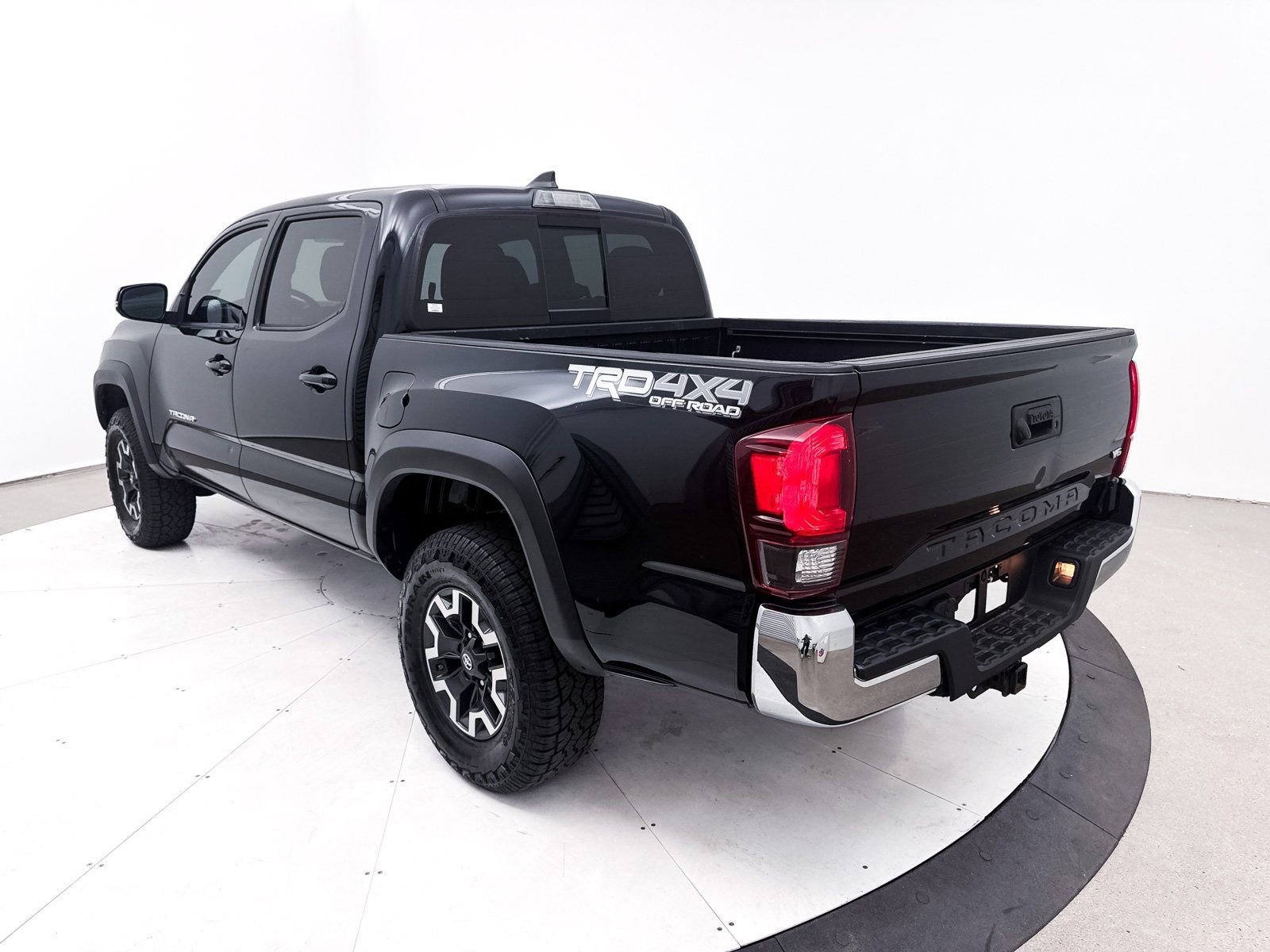 Used 2019 Toyota Tacoma TRD Off-Road AWD/4WD image 13