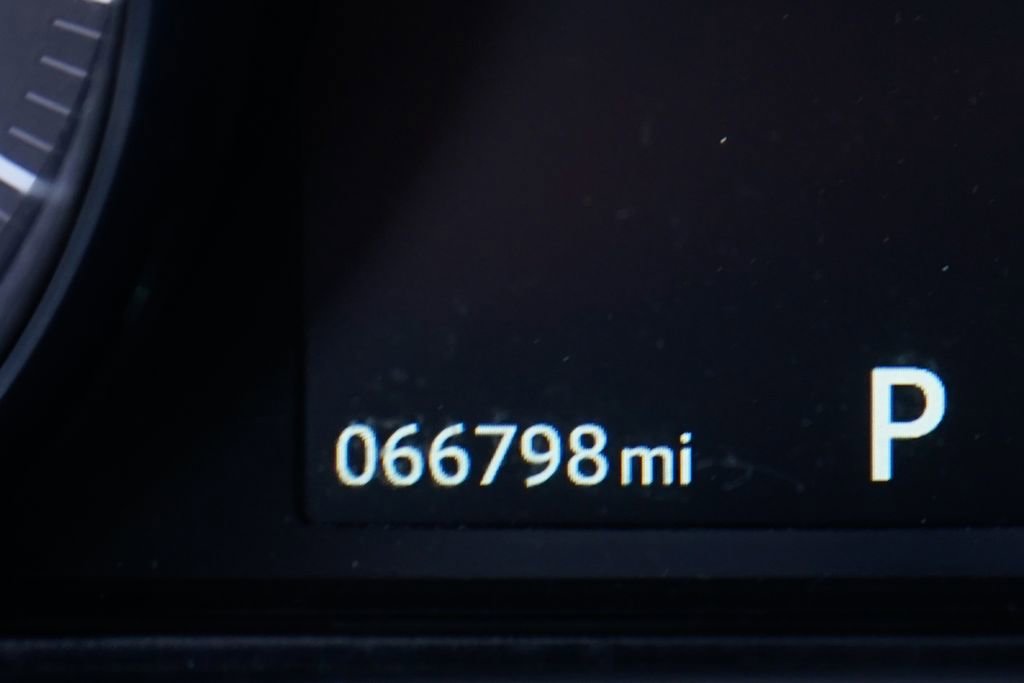 Used 2017 Jaguar XE image 22