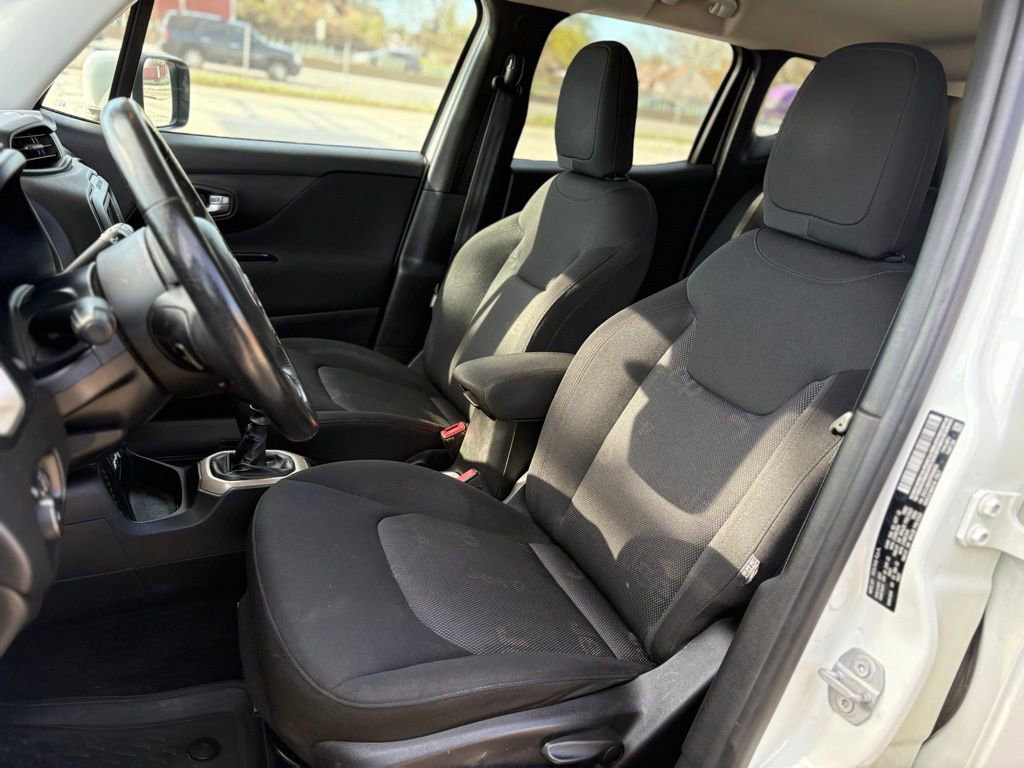 Used 2015 Jeep Renegade Latitude w/ Cold Weather Group II FWD image 18