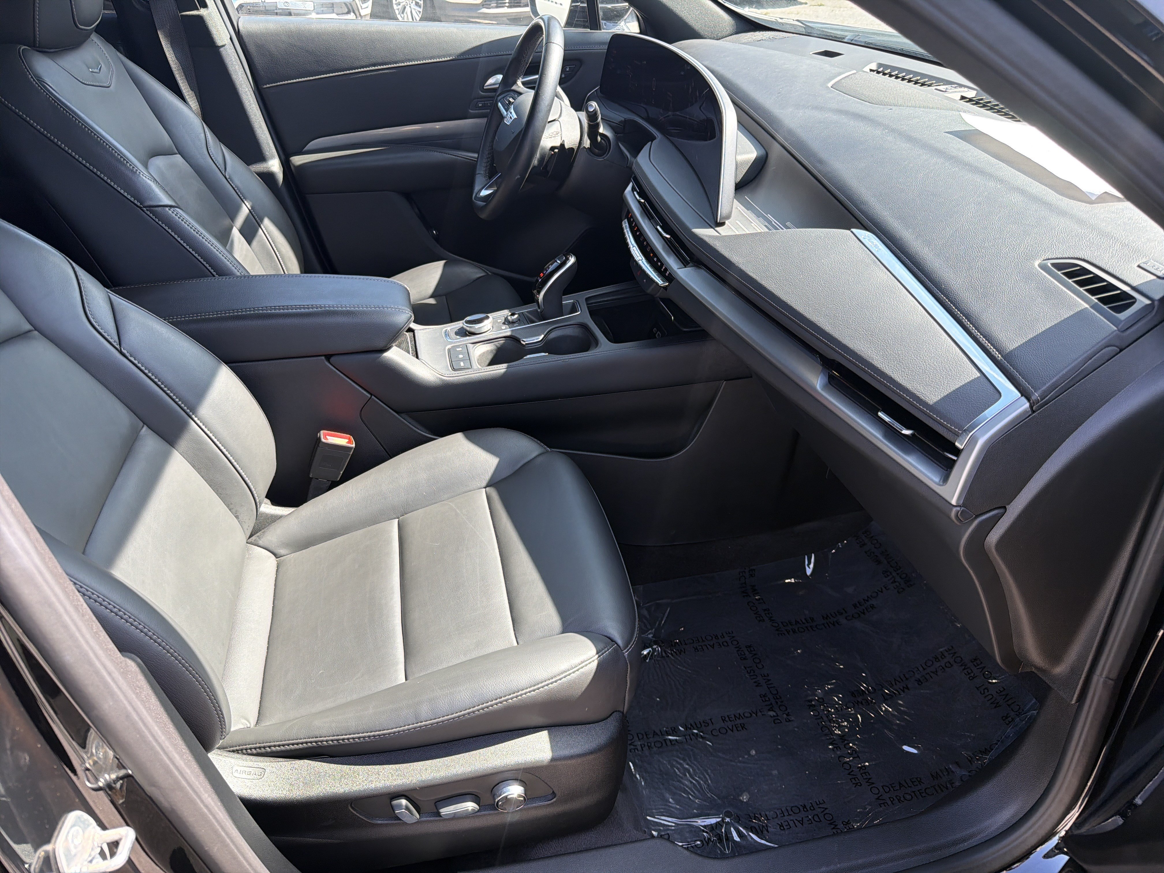 Used 2025 Cadillac XT4 Premium Luxury FWD image 14
