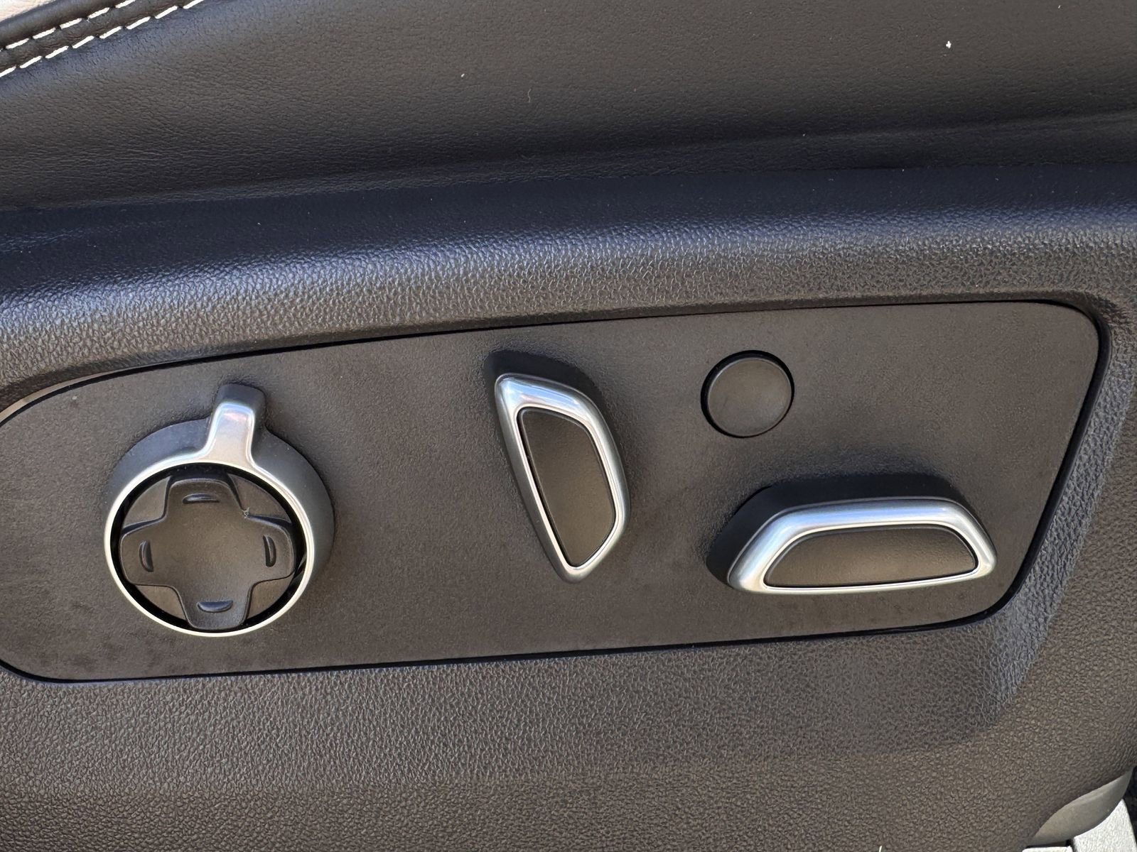 Used 2025 GMC Sierra 2500 Denali Ultimate image 28