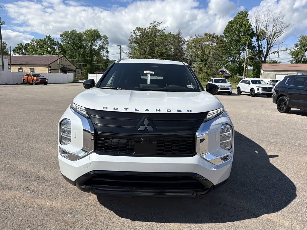 New 2026 Mitsubishi Outlander LE AWD/4WD image 2
