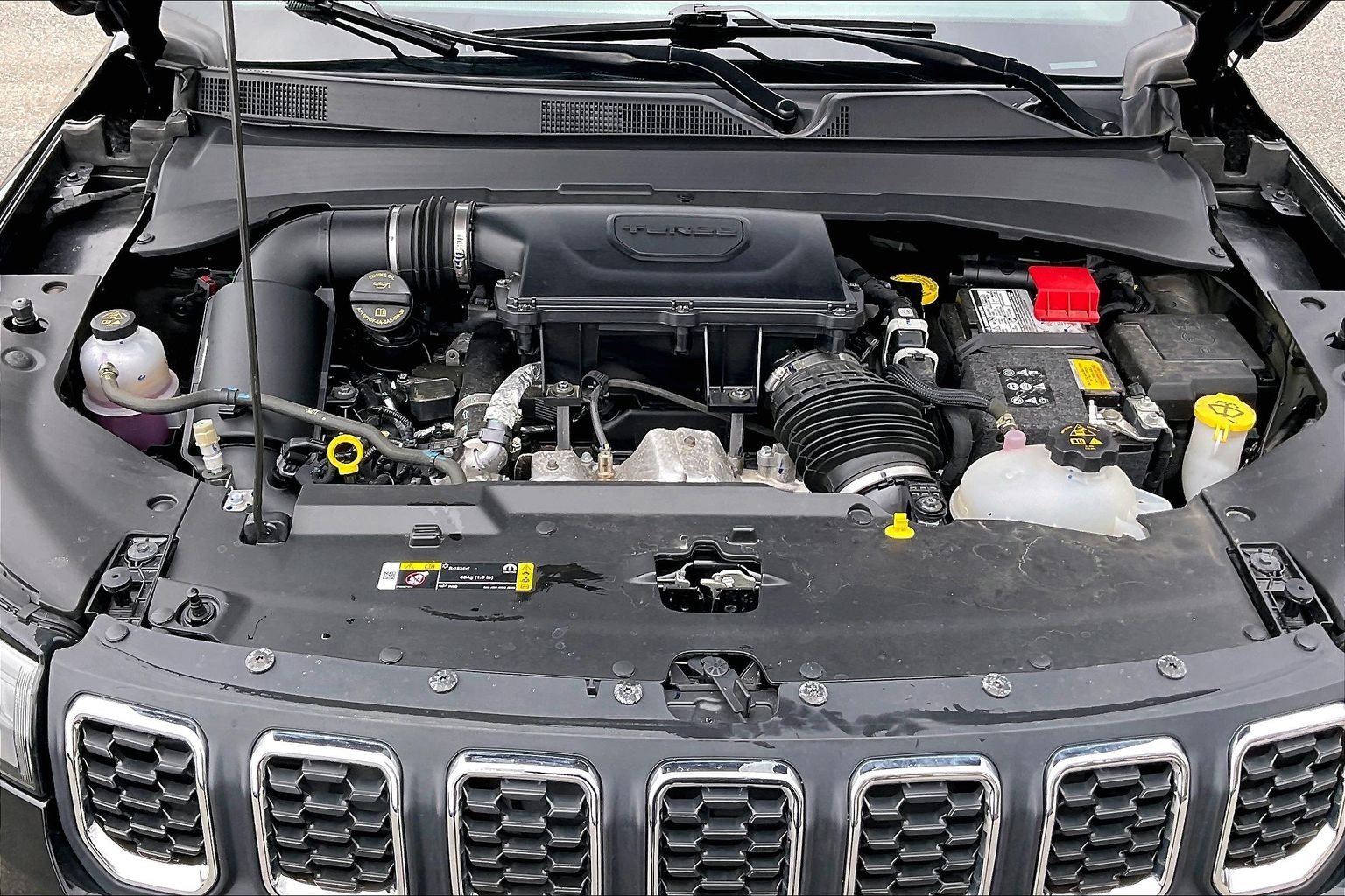 Certified 2025 Jeep Compass Latitude image 9