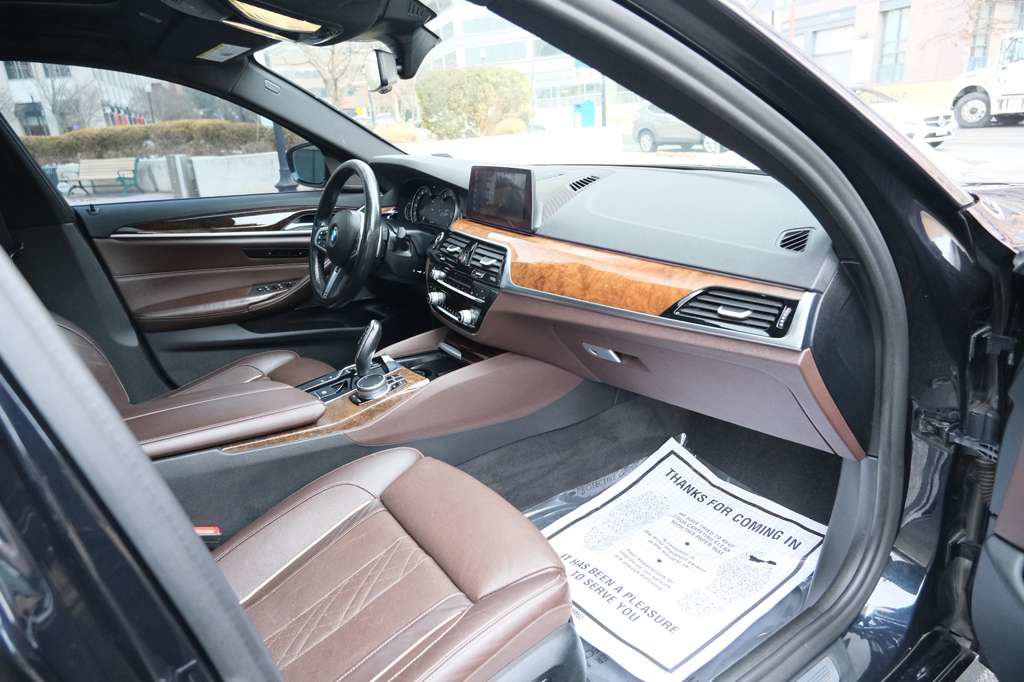 Used 2019 BMW 540i xDrive w/ M Sport Package image 34