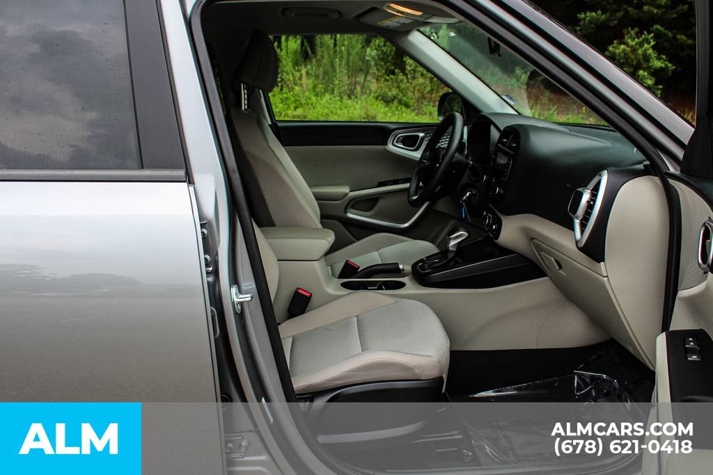 Used 2025 Kia Soul LX w/ LX Technology Package FWD image 21