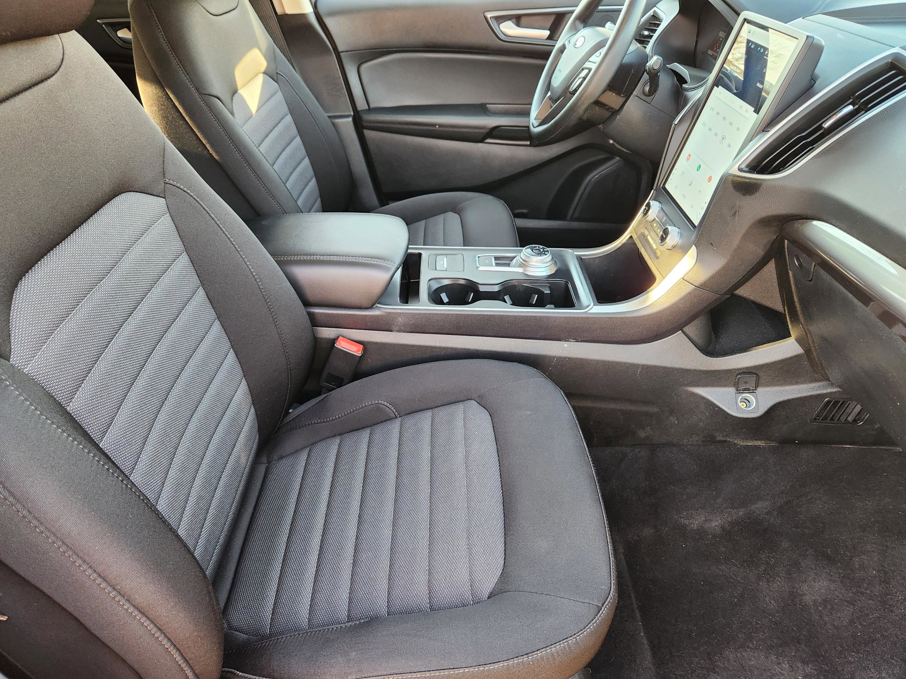 Used 2024 Ford Edge SE image 14