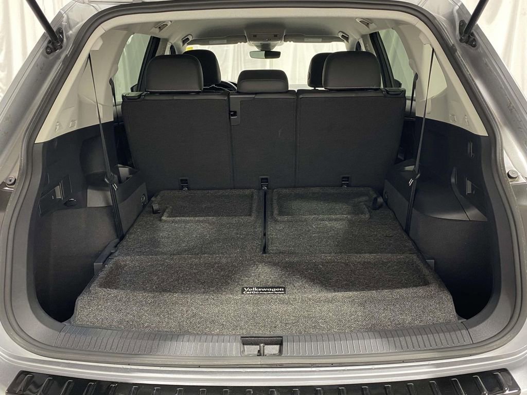 Used 2023 Volkswagen Tiguan SE image 9