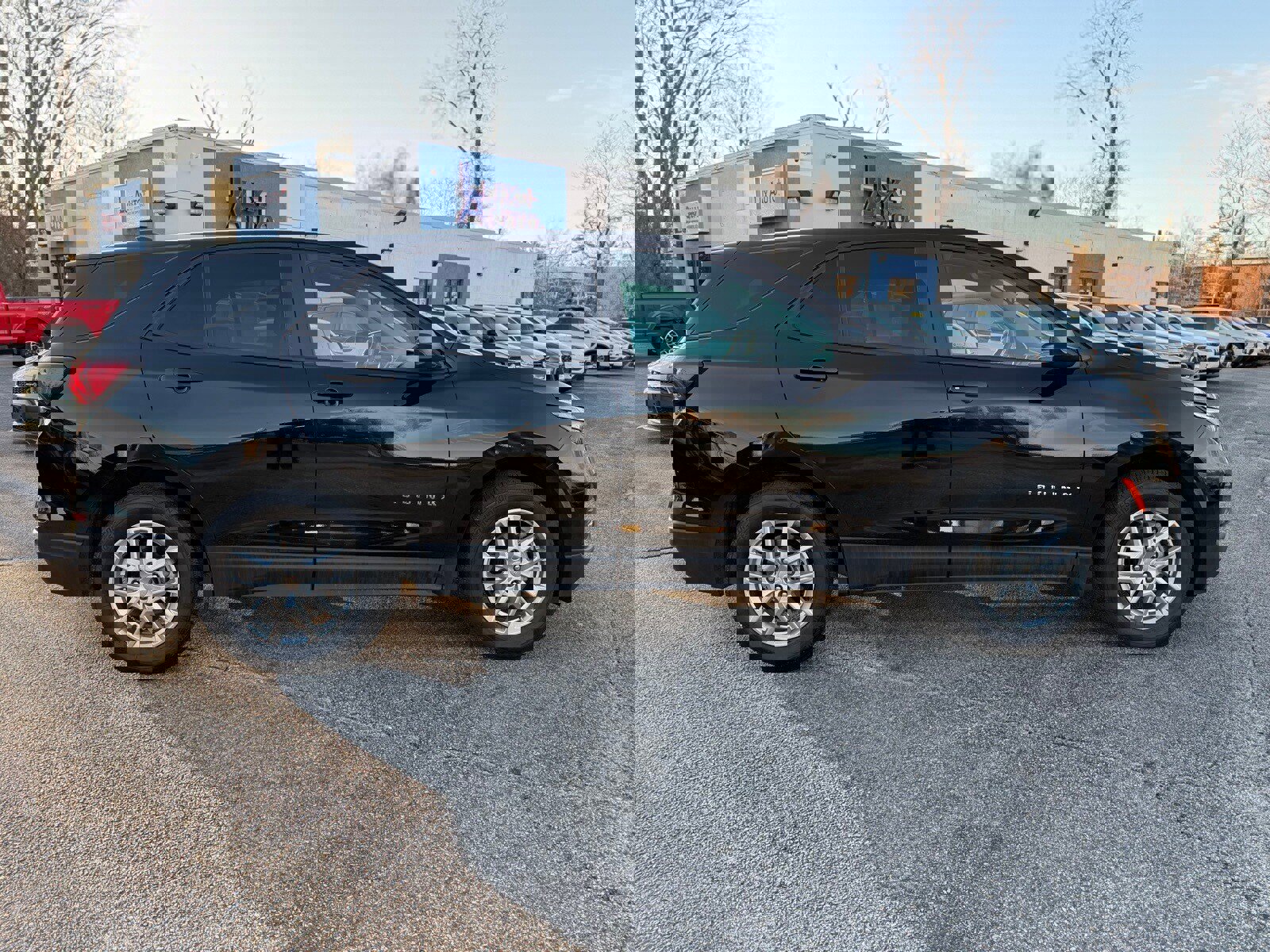 Used 2024 Chevrolet Equinox LS image 2