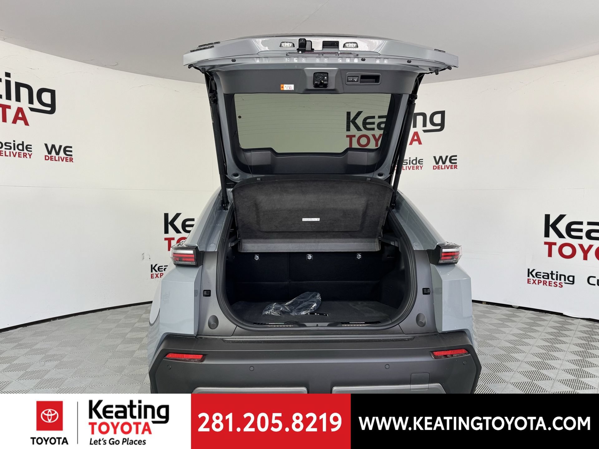 Used 2026 Toyota C-HR AWD/4WD image 11