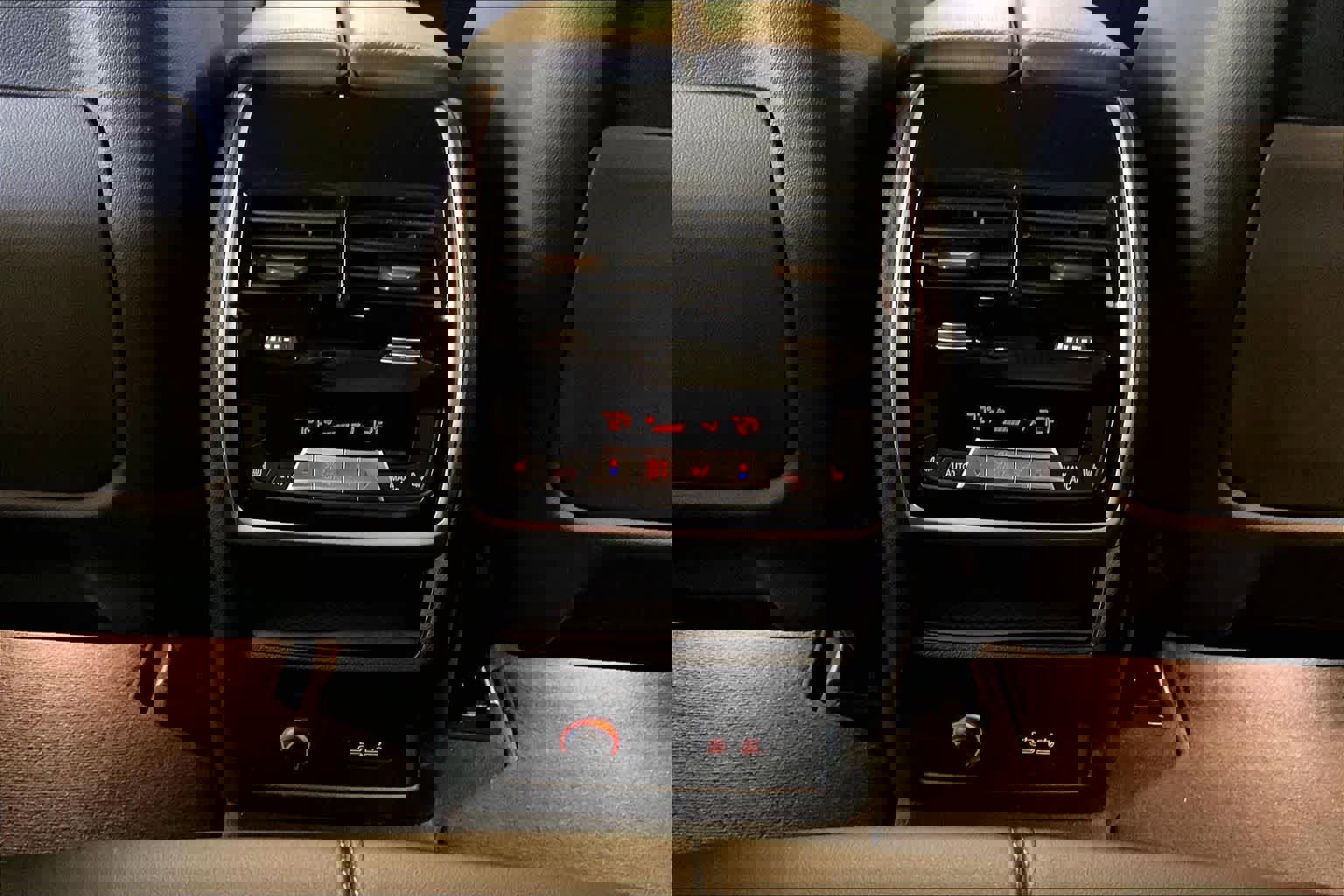 Used 2024 BMW X5 xDrive50e image 32