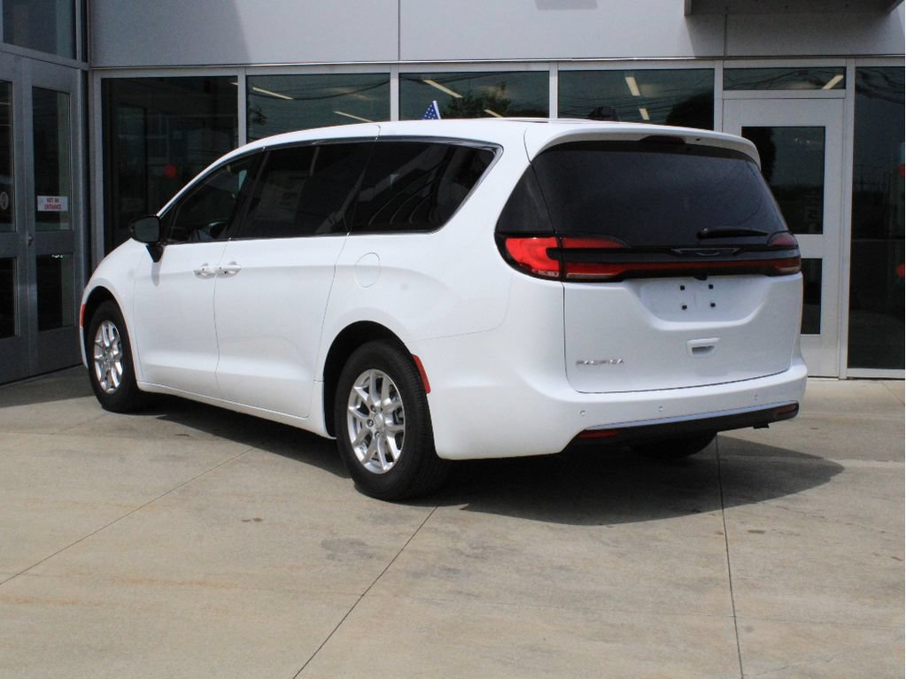 New 2027 Chrysler Pacifica Select w/ Family Tech Group FWD image 8