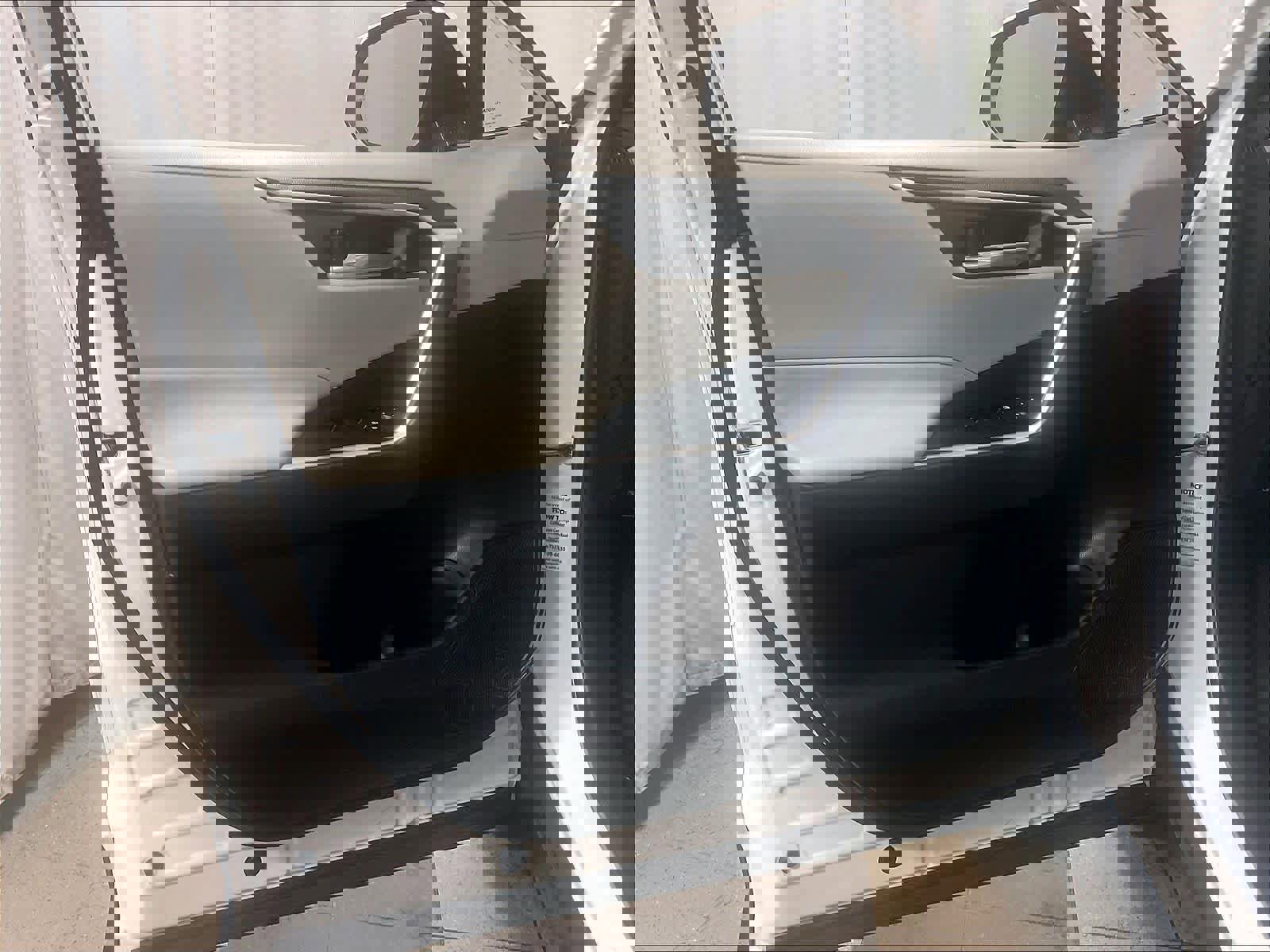 Used 2021 Toyota RAV4 XLE w/ Convenience Package image 9