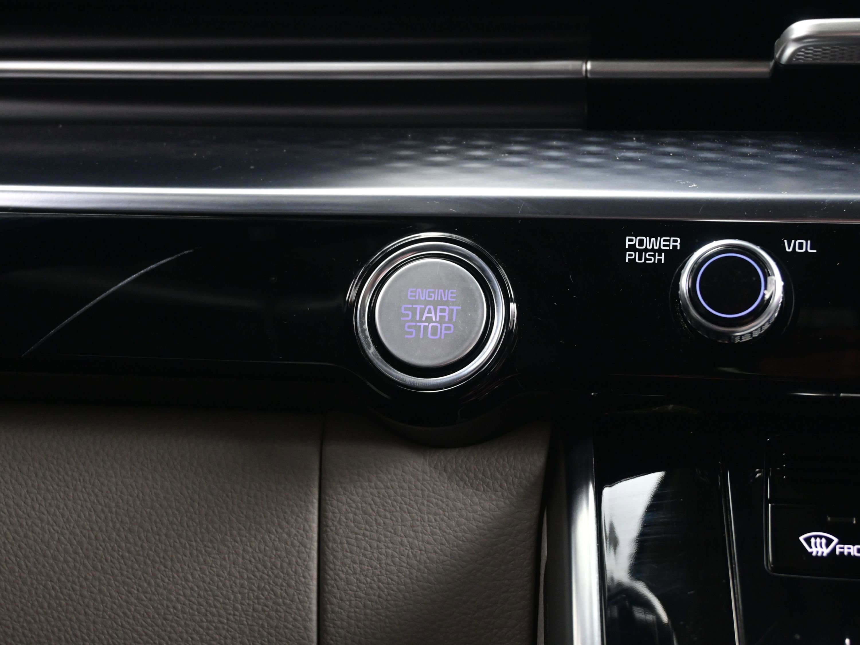 Used 2022 Kia Carnival SX Prestige image 25