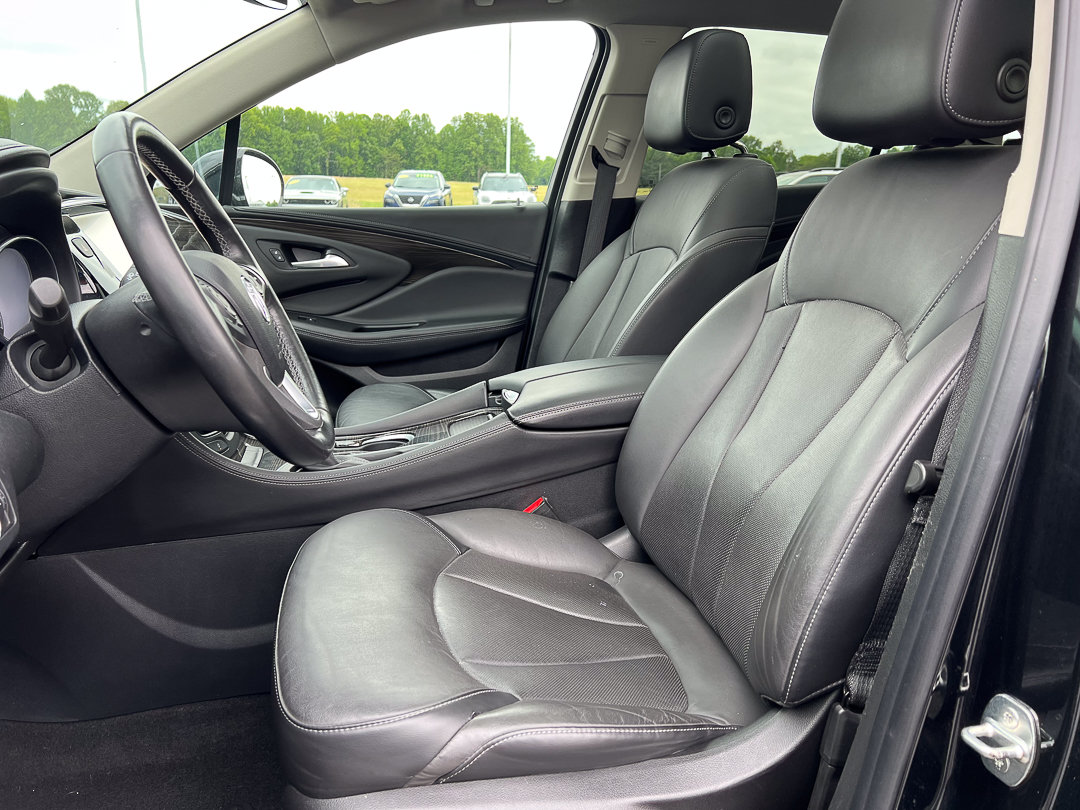 Used 2019 Buick Envision Essence FWD image 17