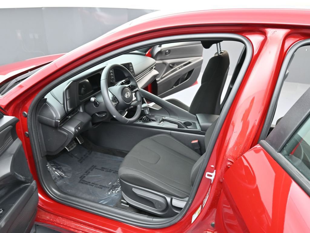 Certified 2025 Hyundai Elantra Sport image 12