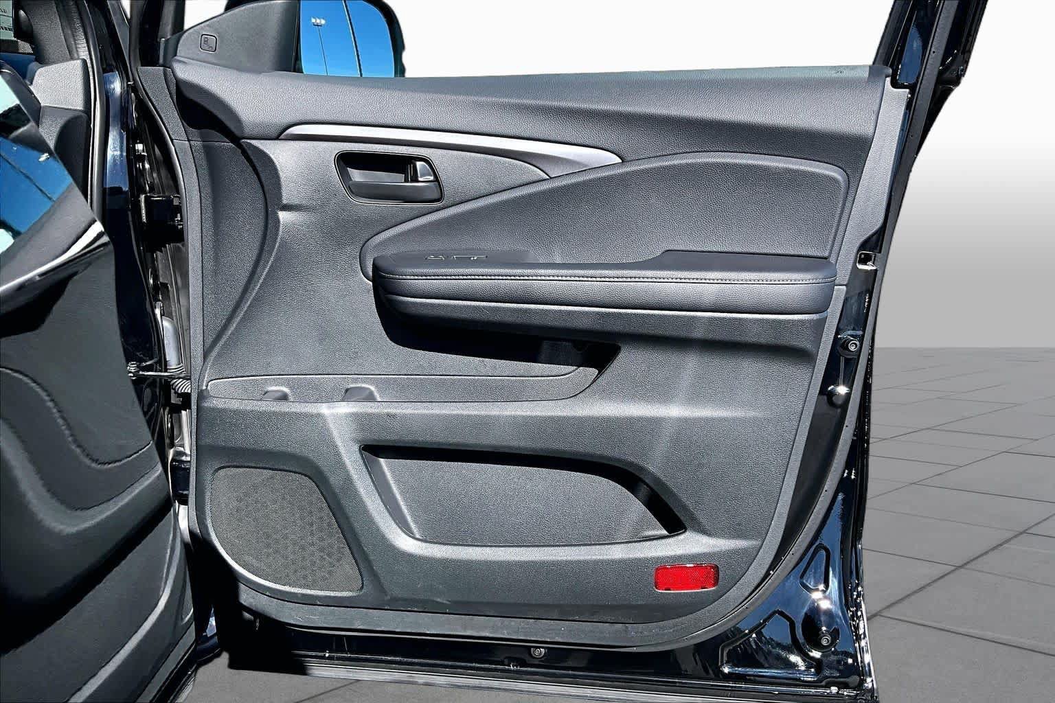 Used 2023 Honda Passport EX-L image 23