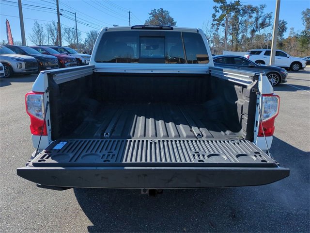 Used 2021 Nissan Titan SV w/ SV Convenience Package image 13