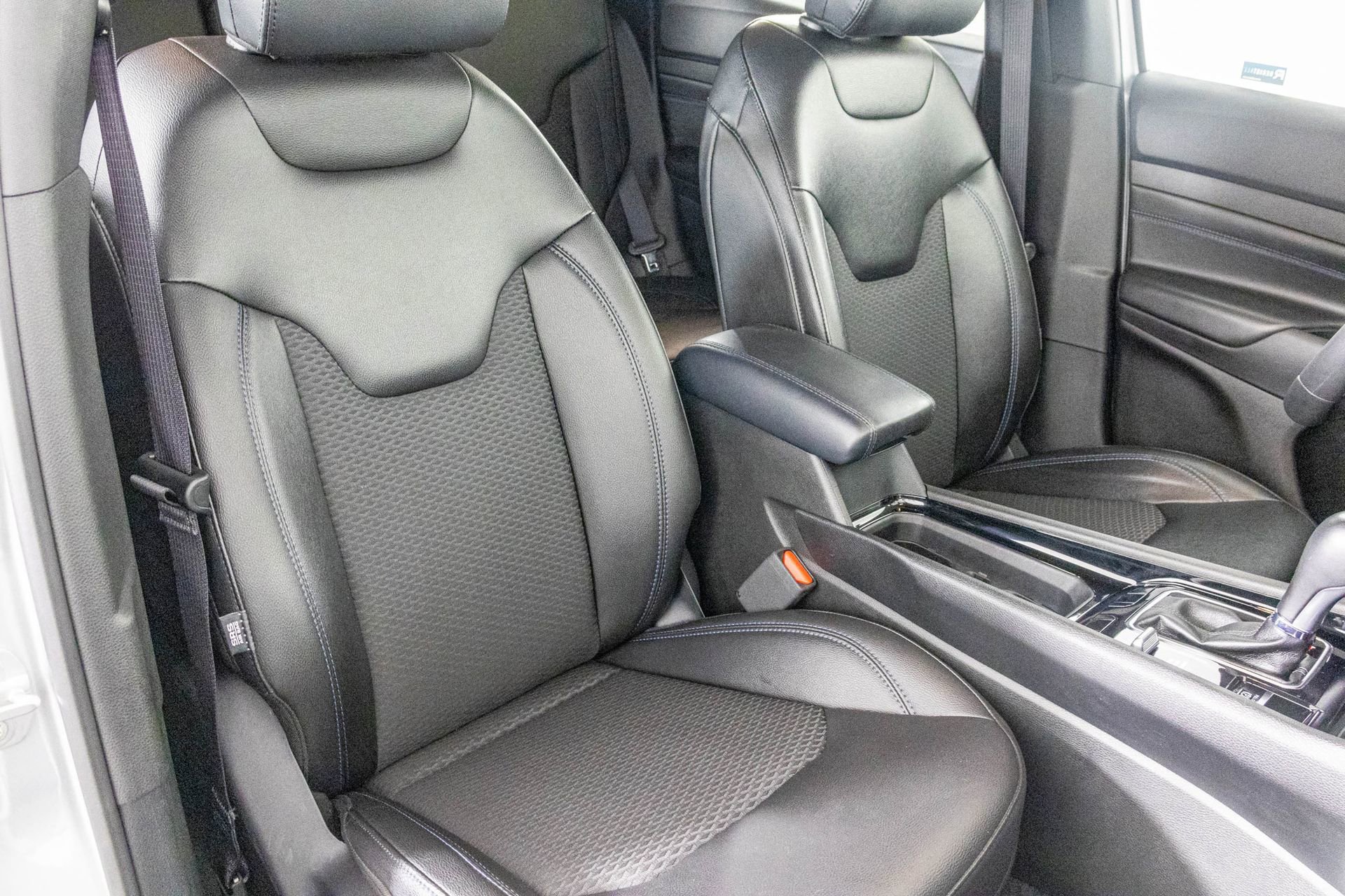 Used 2025 Jeep Compass Latitude w/ Altitude Special Edition image 41