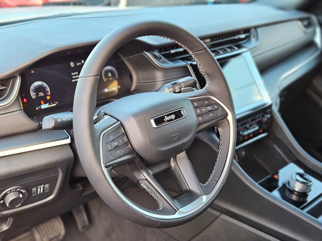 New 2025 Jeep Grand Cherokee Altitude image 19