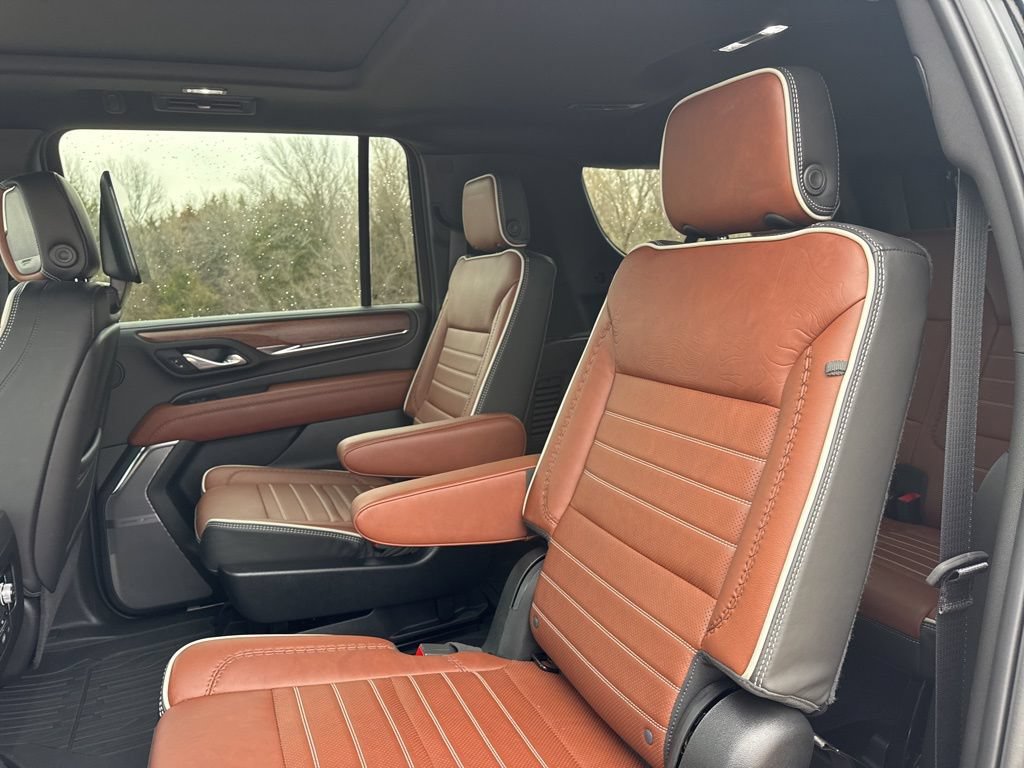 Used 2024 GMC Yukon XL Denali Ultimate w/ LPO, Illumination Package AWD/4WD image 39