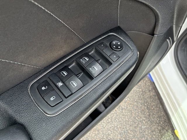 Used 2020 Dodge Charger SXT RWD image 11