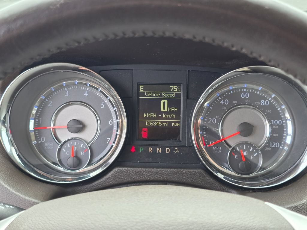 Used 2016 Chrysler Town & Country Touring FWD image 35