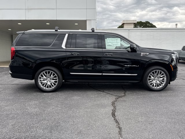 Used 2026 GMC Yukon XL Denali w/ LPO, Floor Liner Package AWD/4WD image 2