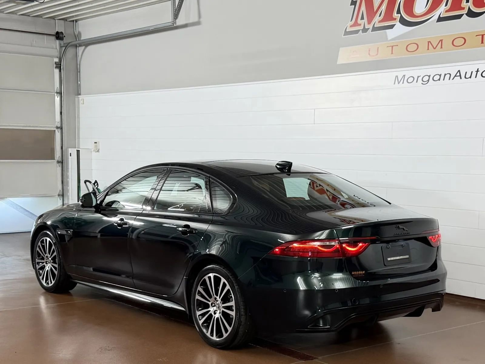 Used 2024 Jaguar XF R-Dynamic SE AWD/4WD image 5