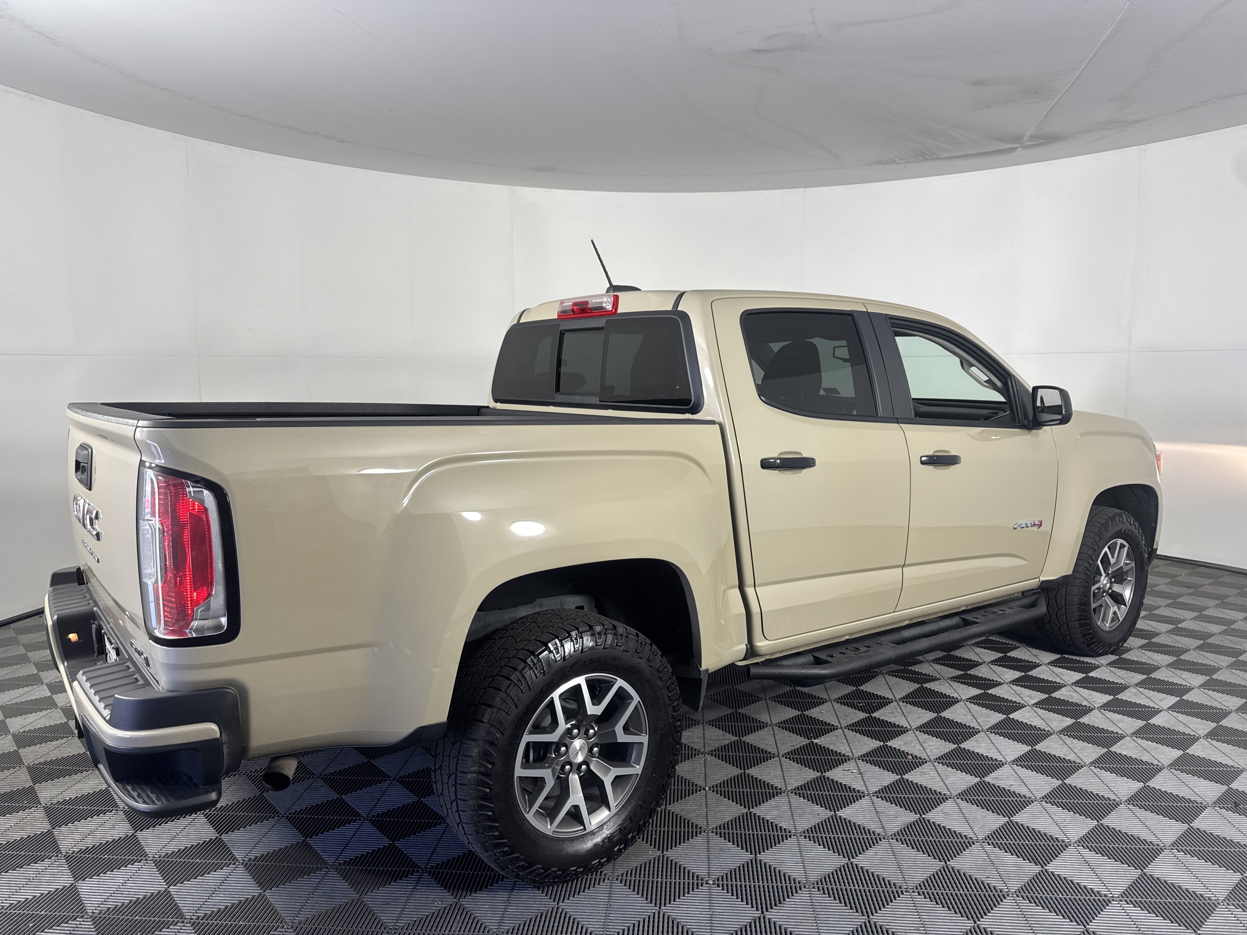 Used 2021 GMC Canyon AT4 w/ Trailering Package AWD/4WD image 4